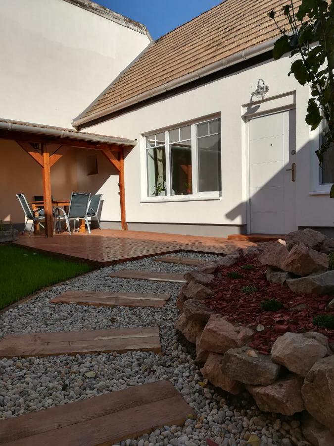 Buborék apartman Tata Esterno foto