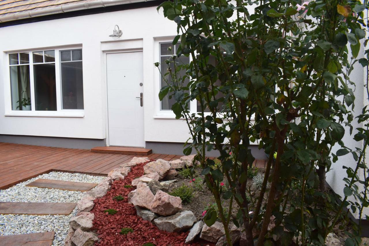 Buborék apartman Tata Esterno foto